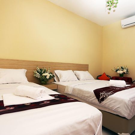 C.Stone Hotel Сурабая Экстерьер фото